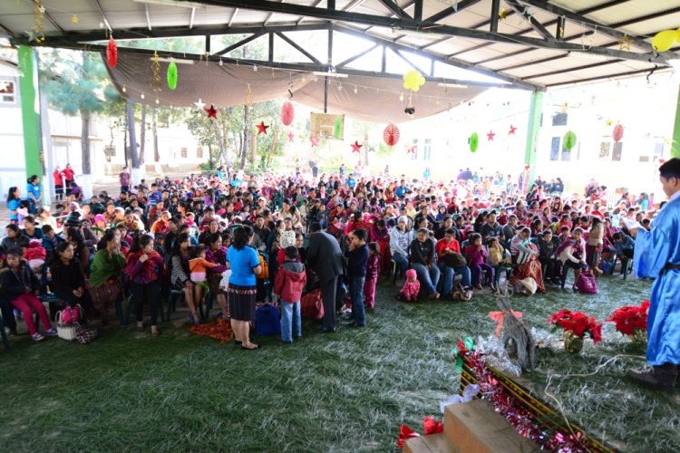One of the three services held with 600 families who came to the ASELSI Christmas party on Dec. 3.